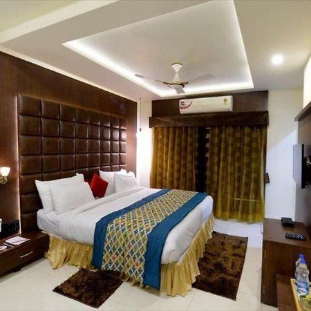 Hotel Mk Vivanta Gwalior Bagian luar foto