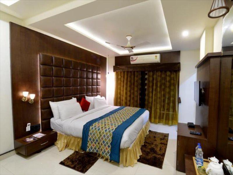 Hotel Mk Vivanta Gwalior Bagian luar foto