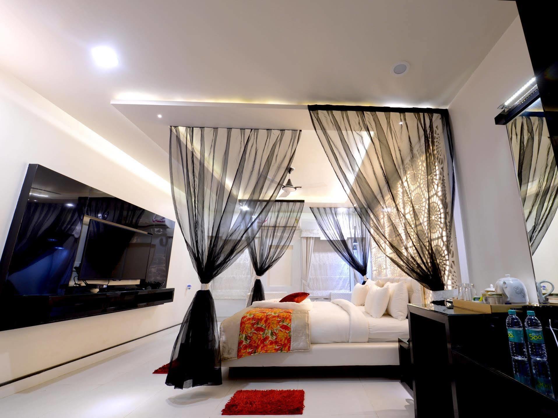 Hotel Mk Vivanta Gwalior Bagian luar foto
