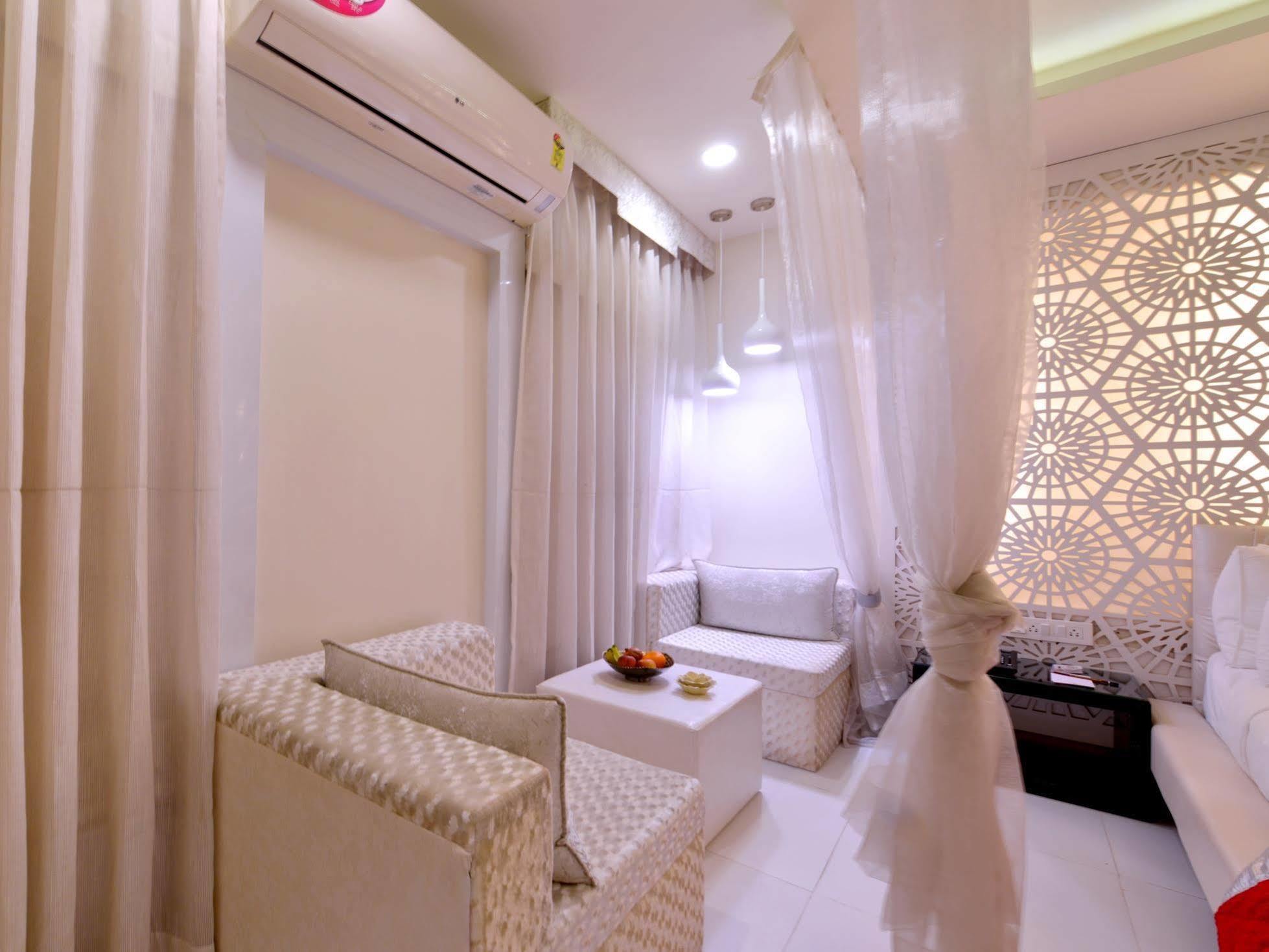 Hotel Mk Vivanta Gwalior Bagian luar foto